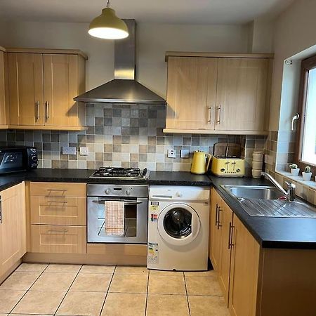 Lovely 2 Bedroom Family Apartment In Newcastle Нюкасъл Екстериор снимка